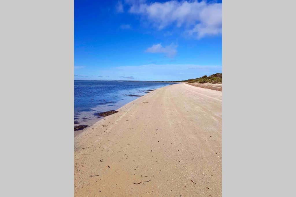 Leeward 'Tranquil Beachfront' Kingscote Exterior foto